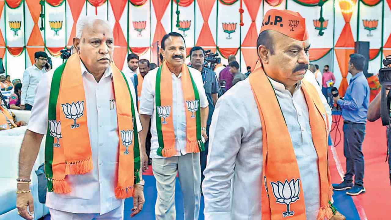 Karnataka Politics: ಚುನಾವಣಾ ಪೂರ್ವ ಸಿದ್ಧತಾ ಕಾರ್ಯಕ್ರಮಗಳಿಗೆ ಬಿಜೆಪಿ ಟೀಂ ರೆಡಿ; ಹಳೇ ಮೈಸೂರು ಮೊದಲ ಟಾರ್ಗೆಟ್ Karnataka Politics: ಚುನಾವಣಾ ಪೂರ್ವ ಸಿದ್ಧತಾ ಕಾರ್ಯಕ್ರಮಗಳಿಗೆ ಬಿಜೆಪಿ ಟೀಂ ರೆಡಿ; ಹಳೇ ಮೈಸೂರು ಮೊದಲ ಟಾರ್ಗೆಟ್