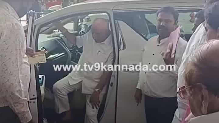 ಬಿಜೆಪಿ ಕೇಂದ್ರ ಚುನಾವಣಾ ಸಮಿತಿ ಸಭೆಯಲ್ಲಿ ಪಾಲ್ಗೊಳ್ಳಲು ದೆಹಲಿ ತೆರಳಿದ ಬಿಎಸ್ ಯಡಿಯೂರಪ್ಪ ಬಿಜೆಪಿ ಕೇಂದ್ರ ಚುನಾವಣಾ ಸಮಿತಿ ಸಭೆಯಲ್ಲಿ ಪಾಲ್ಗೊಳ್ಳಲು ದೆಹಲಿ ತೆರಳಿದ ಬಿಎಸ್ ಯಡಿಯೂರಪ್ಪ