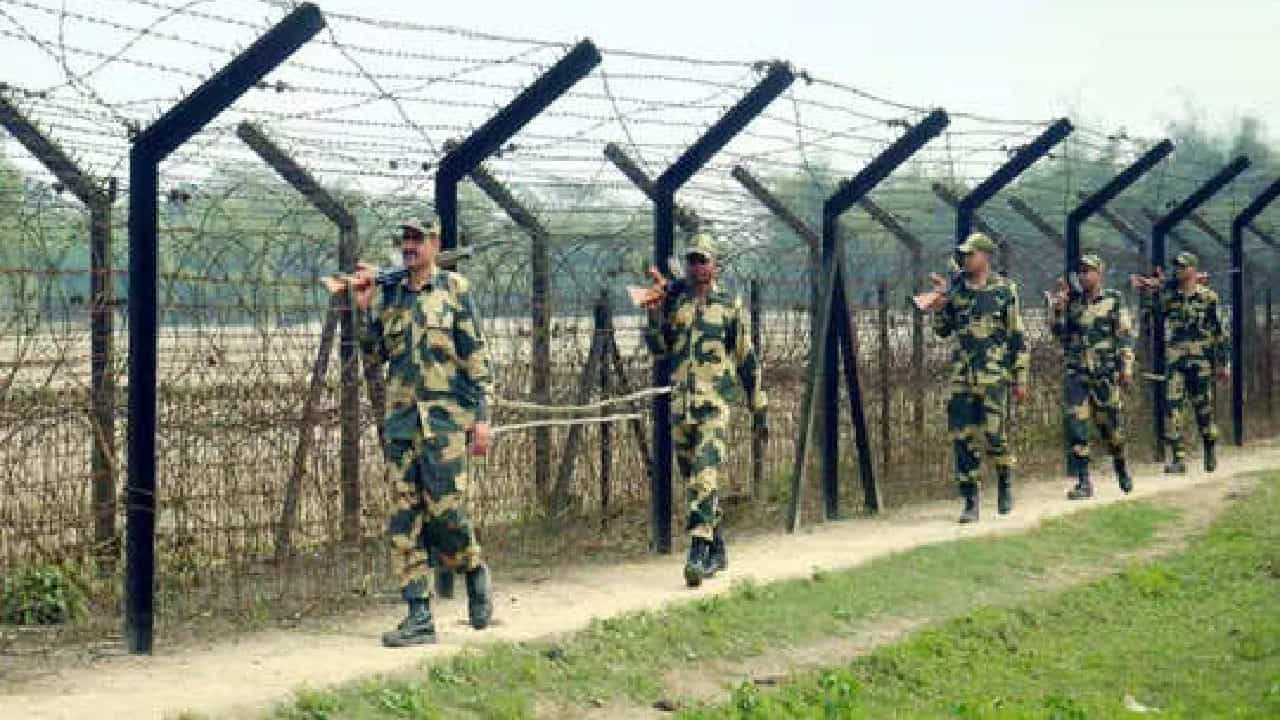 BSF Recruitment 2023: ಗಡಿ ಭದ್ರತಾ ಪಡೆಯಲ್ಲಿನ ಹಲವು ಹುದ್ದೆಗಳಿಗೆ ಅರ್ಜಿ ಆಹ್ವಾನ BSF Recruitment 2023: ಗಡಿ ಭದ್ರತಾ ಪಡೆಯಲ್ಲಿನ ಹಲವು ಹುದ್ದೆಗಳಿಗೆ ಅರ್ಜಿ ಆಹ್ವಾನ