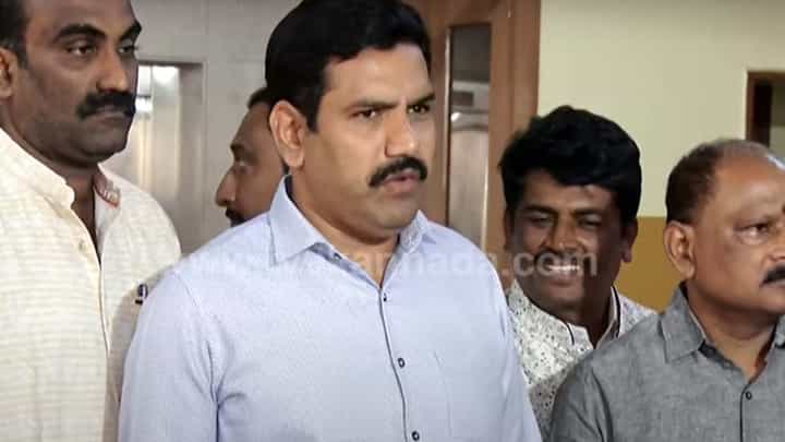 ಚುನಾವಣೆ ಹತ್ತಿರವಾಗುತ್ತಿರುವಂತೆಯೇ ಜೆಡಿಎಸ್ ಮತ್ತು ಕಾಂಗ್ರೆಸ್ ಪಕ್ಷದ ನಾಯಕರು ಜನರನ್ನು ಗೊಂದಲಕ್ಕೆ ದೂಡುತ್ತಿದ್ದಾರೆ: ಬಿವೈ ವಿಜಯೇಂದ್ರ ಚುನಾವಣೆ ಹತ್ತಿರವಾಗುತ್ತಿರುವಂತೆಯೇ ಜೆಡಿಎಸ್ ಮತ್ತು ಕಾಂಗ್ರೆಸ್ ಪಕ್ಷದ ನಾಯಕರು ಜನರನ್ನು ಗೊಂದಲಕ್ಕೆ ದೂಡುತ್ತಿದ್ದಾರೆ: ಬಿವೈ ವಿಜಯೇಂದ್ರ