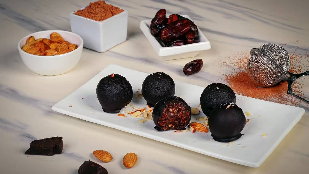 Chocolate Day 2023: ಕೇವಲ 10 ನಿಮಿಷಗಳಲ್ಲಿ ಚಾಕೊಲೇಟ್ ತಯಾರಿಸಿ, ರೆಸಿಪಿಗಳು ಇಲ್ಲಿವೆ Chocolate Day 2023: ಕೇವಲ 10 ನಿಮಿಷಗಳಲ್ಲಿ ಚಾಕೊಲೇಟ್ ತಯಾರಿಸಿ, ರೆಸಿಪಿಗಳು ಇಲ್ಲಿವೆ