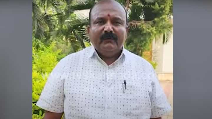 Assembly Polls: ಸಿದ್ದರಾಮಯ್ಯ ಬಾದಾಮಿಯಿಂದಲೇ ಸ್ಪರ್ಧಿಸುವಂತೆ ಹೈಕಮಾಂಡ್ ಮೇಲೆ ಒತ್ತಡ ಹೇರಲು ದೆಹಲಿಗೆ ಹೋಗಲಿದ್ದಾರೆ ಅಲ್ಲಿಯ ಮತದಾರರು! Assembly Polls: ಸಿದ್ದರಾಮಯ್ಯ ಬಾದಾಮಿಯಿಂದಲೇ ಸ್ಪರ್ಧಿಸುವಂತೆ ಹೈಕಮಾಂಡ್ ಮೇಲೆ ಒತ್ತಡ ಹೇರಲು ದೆಹಲಿಗೆ ಹೋಗಲಿದ್ದಾರೆ ಅಲ್ಲಿಯ ಮತದಾರರು!