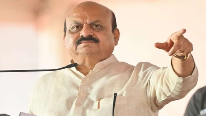 Govt Employees Strike: ಮಧ್ಯಂತರ ವರದಿ ತರಿಸಿಕೊಂಡು ವೇತನ ಪರಿಷ್ಕರಣೆ; ನೌಕರರಿಗೆ ಸಿಎಂ ಬೊಮ್ಮಾಯಿ ಭರವಸೆ Govt Employees Strike: ಮಧ್ಯಂತರ ವರದಿ ತರಿಸಿಕೊಂಡು ವೇತನ ಪರಿಷ್ಕರಣೆ; ನೌಕರರಿಗೆ ಸಿಎಂ ಬೊಮ್ಮಾಯಿ ಭರವಸೆ