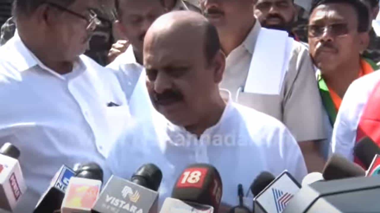 7th Pay Commission: ಒಪಿಎಸ್ ಜಾರಿಗೆ ಗಡುವು; ಸರ್ಕಾರಿ ನೌಕರರ ಸಂಘದ ಜತೆ ಮಾತುಕತೆ ನಡೆಸಲಿದ್ದಾರೆ ಸಿಎಂ ಬೊಮ್ಮಾಯಿ 7th Pay Commission: ಒಪಿಎಸ್ ಜಾರಿಗೆ ಗಡುವು; ಸರ್ಕಾರಿ ನೌಕರರ ಸಂಘದ ಜತೆ ಮಾತುಕತೆ ನಡೆಸಲಿದ್ದಾರೆ ಸಿಎಂ ಬೊಮ್ಮಾಯಿ