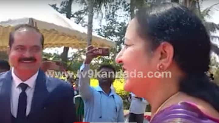 Hassan: ಭವಾನಿ ರೇವಣ್ಣ ಮತ್ತು ಪ್ರೀತಂ ಗೌಡ ಪರಸ್ಪರ ಎದುರಾದರೂ ಮಾತಾಡಲ್ಲ, ಮುಗುಳ್ನಗುವುದಿಲ್ಲ! Hassan: ಭವಾನಿ ರೇವಣ್ಣ ಮತ್ತು ಪ್ರೀತಂ ಗೌಡ ಪರಸ್ಪರ ಎದುರಾದರೂ ಮಾತಾಡಲ್ಲ, ಮುಗುಳ್ನಗುವುದಿಲ್ಲ!