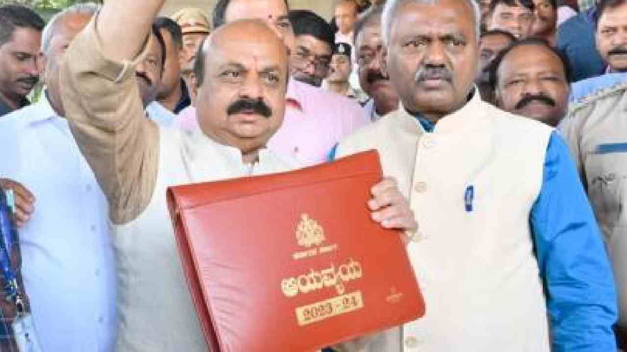Karnataka Budget 2023: ಬೊಮ್ಮಾಯಿ ಬಜೆಟ್ನಲ್ಲಿ ಯಾವ ಇಲಾಖೆಗೆ ಎಷ್ಟು ಅನುದಾನ ಸಿಕ್ತು? ಇಲ್ಲಿ ಸಂಪೂರ್ಣ ಮಾಹಿತಿ Karnataka Budget 2023: ಬೊಮ್ಮಾಯಿ ಬಜೆಟ್ನಲ್ಲಿ ಯಾವ ಇಲಾಖೆಗೆ ಎಷ್ಟು ಅನುದಾನ ಸಿಕ್ತು? ಇಲ್ಲಿ ಸಂಪೂರ್ಣ ಮಾಹಿತಿ