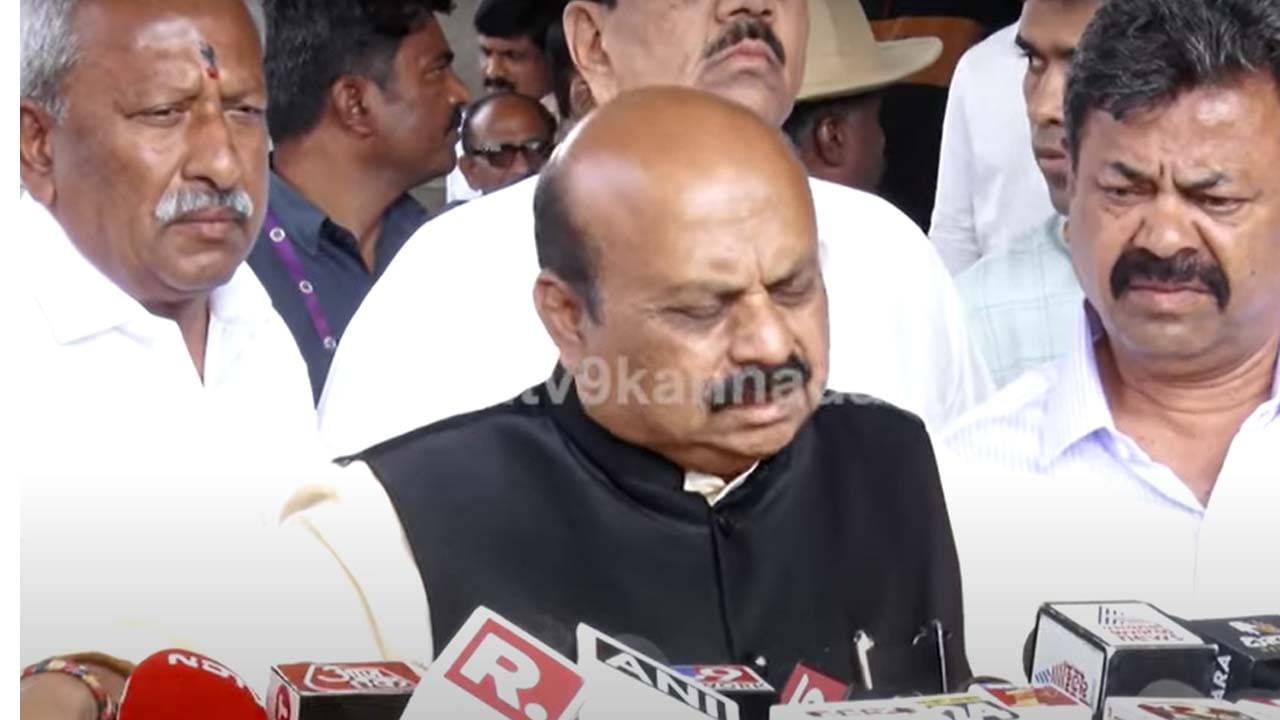 ಕರ್ನಾಟಕ ಬಜೆಟ್: ಪ್ರತಿಪಕ್ಷಗಳ ಆರೋಪದಲ್ಲಿ ಹುರುಳಿಲ್ಲ, ಆರ್ಥಿಕ ಶಿಸ್ತಿನಿಂದ ಸರ್ಪ್ಲಸ್ ಬಜೆಟ್ ಮಂಡಿಸಿದ್ದೇವೆ; ಬೊಮ್ಮಾಯಿ ಕರ್ನಾಟಕ ಬಜೆಟ್: ಪ್ರತಿಪಕ್ಷಗಳ ಆರೋಪದಲ್ಲಿ ಹುರುಳಿಲ್ಲ, ಆರ್ಥಿಕ ಶಿಸ್ತಿನಿಂದ ಸರ್ಪ್ಲಸ್ ಬಜೆಟ್ ಮಂಡಿಸಿದ್ದೇವೆ; ಬೊಮ್ಮಾಯಿ