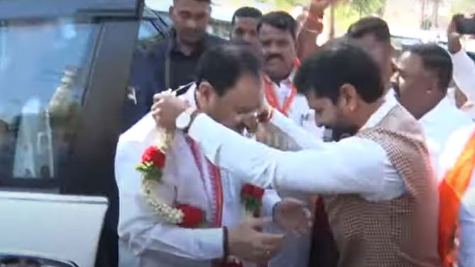 JP Nadda in Karnataka: ಚಿಕ್ಕಮಗಳೂರಿನ ಸಿಟಿ ರವಿ ಮನೆಯಲ್ಲಿ ಗಣ್ಯರಿಗೆ ಭವ್ಯ ಸಾಂಪ್ರದಾಯಿಕ ಸ್ವಾಗತ JP Nadda in Karnataka: ಚಿಕ್ಕಮಗಳೂರಿನ ಸಿಟಿ ರವಿ ಮನೆಯಲ್ಲಿ ಗಣ್ಯರಿಗೆ ಭವ್ಯ ಸಾಂಪ್ರದಾಯಿಕ ಸ್ವಾಗತ