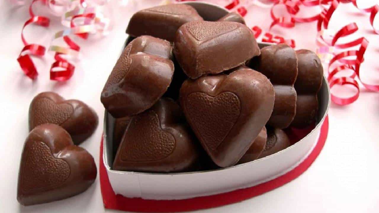 Chocolate Day 2023: ನಿಮ್ಮ ಪ್ರೇಮಿಗೆ ನೀಡುವ ಚಾಕೋಲೇಟ್ ಬಗ್ಗೆ ನಿಮಗೆಷ್ಟು ಗೊತ್ತು? ಇಲ್ಲಿದೆ ಚಾಕೋಲೇಟ್ ಡೇ ಇತಿಹಾಸ Chocolate Day 2023: ನಿಮ್ಮ ಪ್ರೇಮಿಗೆ ನೀಡುವ ಚಾಕೋಲೇಟ್ ಬಗ್ಗೆ ನಿಮಗೆಷ್ಟು ಗೊತ್ತು? ಇಲ್ಲಿದೆ ಚಾಕೋಲೇಟ್ ಡೇ ಇತಿಹಾಸ