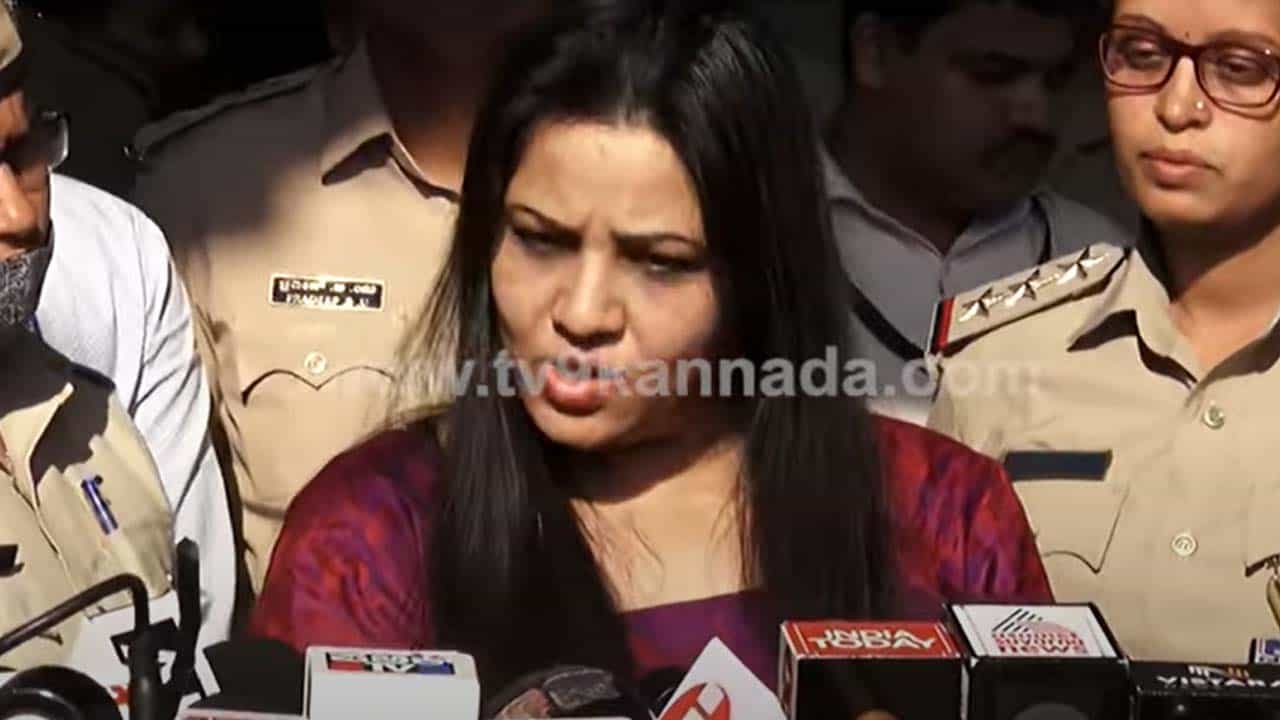 Rohini Sindhuri vs D Roopa: ರೂಪಾ ಪೋಟೊಗಳು ನನ್ನ ಬಳಿ ಇವೆ, ಬಿಡುಗಡೆ ಮಾಡಲ್ಲ; ಗಂಗರಾಜ್ Rohini Sindhuri vs D Roopa: ರೂಪಾ ಪೋಟೊಗಳು ನನ್ನ ಬಳಿ ಇವೆ, ಬಿಡುಗಡೆ ಮಾಡಲ್ಲ; ಗಂಗರಾಜ್