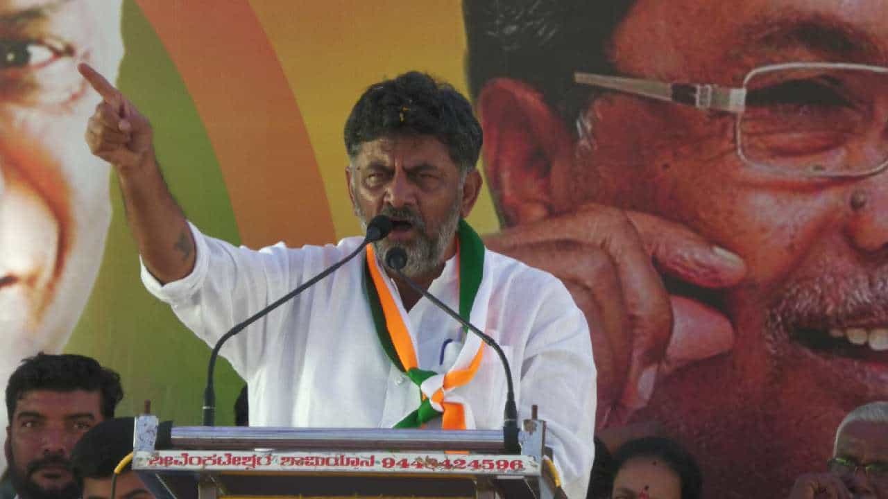 ಹೆಚ್ಚು ಗ್ಯಾರಂಟಿ ಕಾರ್ಡ್ ವಿತರಣೆ ಮಾಡುವವರಿಗೆ ಟಿವಿ ಉಡುಗೊರೆ: ಡಿ.ಕೆ.ಶಿವಕುಮಾರ್ ಘೋಷಣೆ