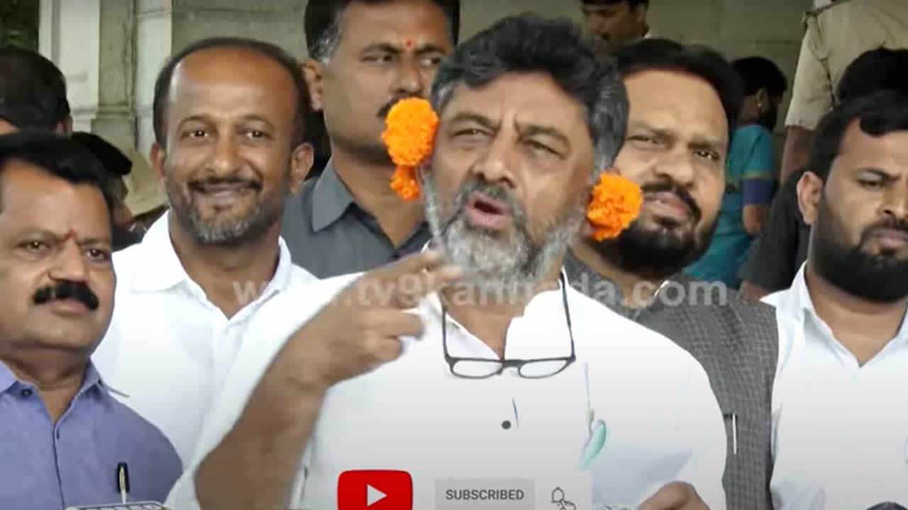 DK Shivakumar: ವರುಣಾದಲ್ಲಿ ಯತೀಂದ್ರ ಸಿದ್ದರಾಮಯ್ಯಗೆ ಟಿಕೆಟ್; ಡಿಕೆ ಶಿವಕುಮಾರ್ ಸುಳಿವು DK Shivakumar: ವರುಣಾದಲ್ಲಿ ಯತೀಂದ್ರ ಸಿದ್ದರಾಮಯ್ಯಗೆ ಟಿಕೆಟ್; ಡಿಕೆ ಶಿವಕುಮಾರ್ ಸುಳಿವು