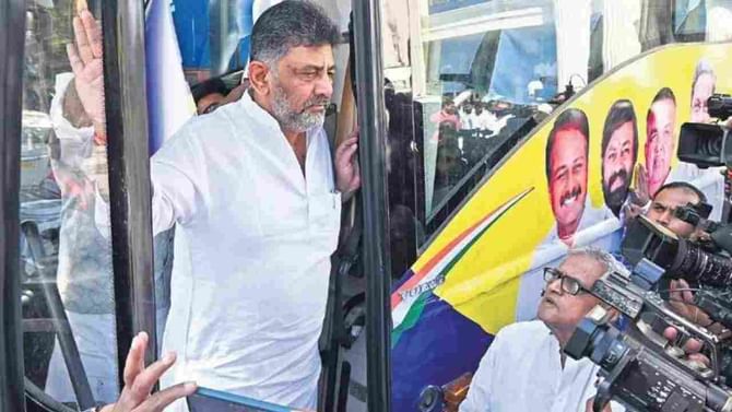 Congress Bus Yatra: ಡಿಕೆ ಶಿವಕುಮಾರ್ ಆಂಡ್ ಟೀಂ ಮುಳಬಾಗಿಲು, ಕೆಜಿಎಫ್ ಭೇಟಿ Congress Bus Yatra: ಡಿಕೆ ಶಿವಕುಮಾರ್ ಆಂಡ್ ಟೀಂ ಮುಳಬಾಗಿಲು, ಕೆಜಿಎಫ್ ಭೇಟಿ