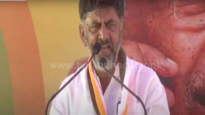 ಮಾಜಿ ಮುಖ್ಯಮಂತ್ರಿ ಮತ್ತು ರಾಜ್ಯದ ಅನ್ನದಾತ ಸಿದ್ದರಾಮಯ್ಯರನ್ನು ಕೊಲ್ಲಬೇಕೆಂದು ಹೇಳುವ ಸಚಿವನನ್ನು ಕ್ಷಮಿಸಬೇಕಾ? ಡಿಕೆ ಶಿವಕುಮಾರ್ ಮಾಜಿ ಮುಖ್ಯಮಂತ್ರಿ ಮತ್ತು ರಾಜ್ಯದ ಅನ್ನದಾತ ಸಿದ್ದರಾಮಯ್ಯರನ್ನು ಕೊಲ್ಲಬೇಕೆಂದು ಹೇಳುವ ಸಚಿವನನ್ನು ಕ್ಷಮಿಸಬೇಕಾ? ಡಿಕೆ ಶಿವಕುಮಾರ್