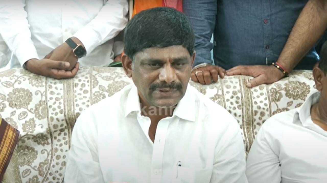 ಪದ್ಮನಾಭನಗರದಿಂದ ಅಶೋಕ ವಿರುದ್ಧ ಡಿಕೆ ಸುರೇಶ್ ಕಣಕ್ಕೆ; ಗುಟ್ಟುಬಿಟ್ಟುಕೊಡದ ಕಾಂಗ್ರೆಸ್, ಬುಧವಾರ ಸಿಗಲಿದೆ ಉತ್ತರ ಪದ್ಮನಾಭನಗರದಿಂದ ಅಶೋಕ ವಿರುದ್ಧ ಡಿಕೆ ಸುರೇಶ್ ಕಣಕ್ಕೆ; ಗುಟ್ಟುಬಿಟ್ಟುಕೊಡದ ಕಾಂಗ್ರೆಸ್, ಬುಧವಾರ ಸಿಗಲಿದೆ ಉತ್ತರ