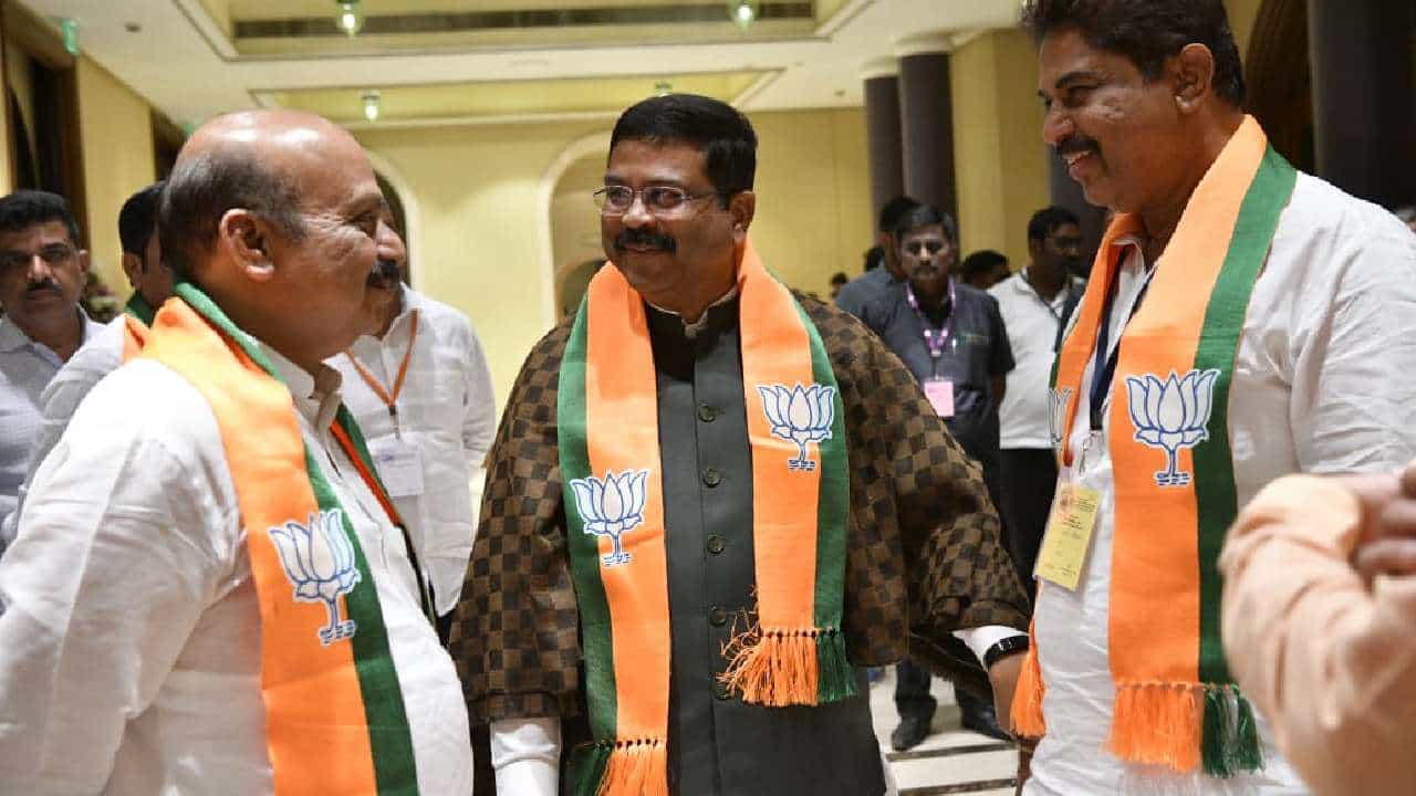 ಸರಿಯಾದ ದಿಕ್ಕಿನಲ್ಲಿ ಪ್ರಯತ್ನಿಸಿದರೆ ಬೆಂಗಳೂರಿನಲ್ಲಿ ಬಿಜೆಪಿಗೆ ಹೆಚ್ಚು ಸ್ಥಾನ ಗೆಲ್ಲುವ ಅವಕಾಶ: ಧರ್ಮೇಂದ್ರ ಪ್ರಧಾನ್ ಸರಿಯಾದ ದಿಕ್ಕಿನಲ್ಲಿ ಪ್ರಯತ್ನಿಸಿದರೆ ಬೆಂಗಳೂರಿನಲ್ಲಿ ಬಿಜೆಪಿಗೆ ಹೆಚ್ಚು ಸ್ಥಾನ ಗೆಲ್ಲುವ ಅವಕಾಶ: ಧರ್ಮೇಂದ್ರ ಪ್ರಧಾನ್
