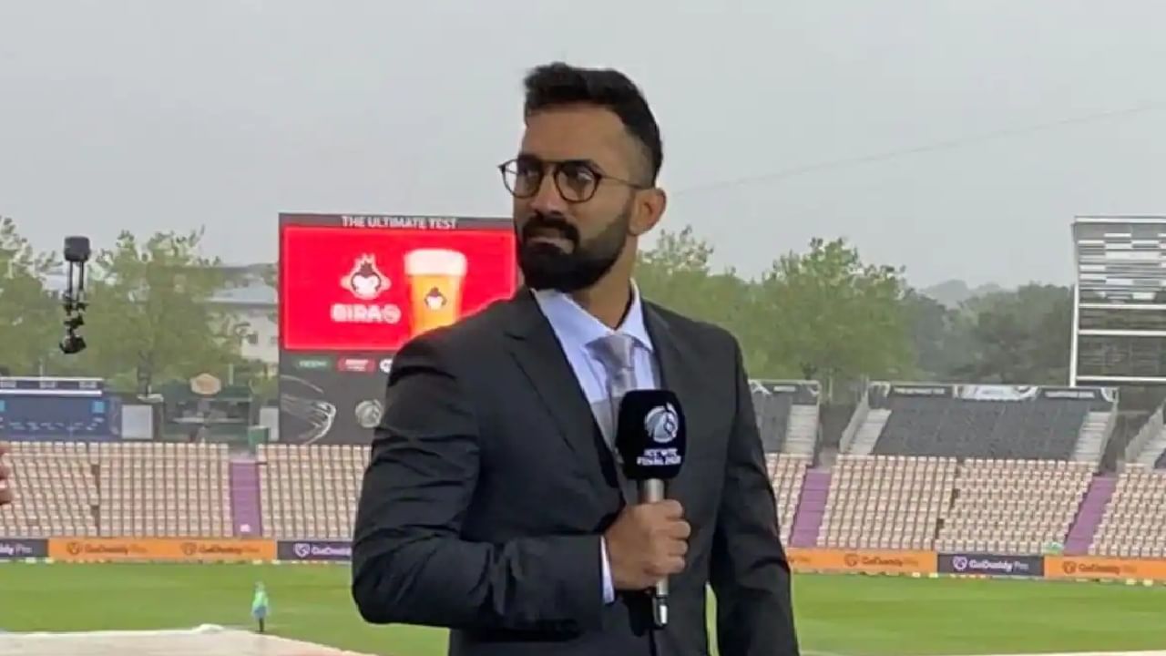 ಇಂಡಿಯನ್ ಪ್ರೀಮಿಯರ್ ಲೀಗ್ ಸೀಸನ್ 16 ಶುರುವಾಗಲು ಇನ್ನು ತಿಂಗಳು ಮಾತ್ರ ಉಳಿದಿವೆ. ಈಗಾಗಲೇ ಕೆಲ ಫ್ರಾಂಚೈಸಿಗಳು ಅಭ್ಯಾಸ ಕ್ಯಾಂಪ್ಗಳನ್ನು ಕೂಡ ಶುರು ಮಾಡಿದೆ. ಆದರೆ ಆರ್ಸಿಬಿ ಆಟಗಾರ ದಿನೇಶ್ ಕಾರ್ತಿಕ್ ಮಾತ್ರ ಬಾರ್ಡರ್-ಗವಾಸ್ಕರ್ ಟೆಸ್ಟ್ ಸರಣಿಯಲ್ಲಿ ಕಾಮೆಂಟೇಟರ್ ಆಗಿ ಕಾಣಿಸಿಕೊಳ್ಳುತ್ತಿದ್ದಾರೆ.