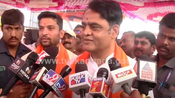 Ramanagara: ಮಾಧ್ಯಮದವರ ಆಕ್ರೋಶಕ್ಕೀಡಾದರೂ ಸಚಿವ ಸಿ ಎನ್ ಅಶ್ವಥ್ ನಾರಾಯಣರಿಂದ ವಿಷಾದ ಮಾತ್ರ ವ್ಯಕ್ತವಾಗಲಿಲ್ಲ! Ramanagara: ಮಾಧ್ಯಮದವರ ಆಕ್ರೋಶಕ್ಕೀಡಾದರೂ ಸಚಿವ ಸಿ ಎನ್ ಅಶ್ವಥ್ ನಾರಾಯಣರಿಂದ ವಿಷಾದ ಮಾತ್ರ ವ್ಯಕ್ತವಾಗಲಿಲ್ಲ!