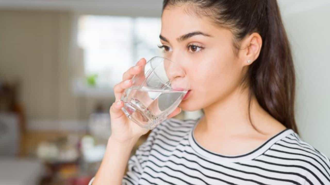 Health Tips: ಈ ಆಹಾರಗಳನ್ನು ಸೇವಿಸಿದ ನಂತರ ನೀರು ಕುಡಿಯಬಾರದು: ಏಕೆಂದು ತಿಳಿಯಿರಿ Health Tips: ಈ ಆಹಾರಗಳನ್ನು ಸೇವಿಸಿದ ನಂತರ ನೀರು ಕುಡಿಯಬಾರದು: ಏಕೆಂದು ತಿಳಿಯಿರಿ
