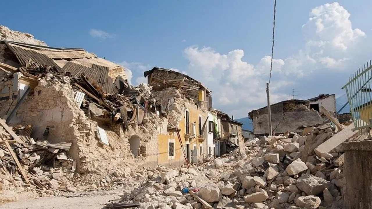 Deadliest Earthquakes: ಜಗತ್ತಿನಲ್ಲಿ 2000ದಿಂದೀಚೆಗೆ ಸಂಭವಿಸಿರುವ ಭಯಾನಕ ಭೂಕಂಪಗಳ ಕುರಿತು ಮಾಹಿತಿ ಇಲ್ಲಿದೆ Deadliest Earthquakes: ಜಗತ್ತಿನಲ್ಲಿ 2000ದಿಂದೀಚೆಗೆ ಸಂಭವಿಸಿರುವ ಭಯಾನಕ ಭೂಕಂಪಗಳ ಕುರಿತು ಮಾಹಿತಿ ಇಲ್ಲಿದೆ
