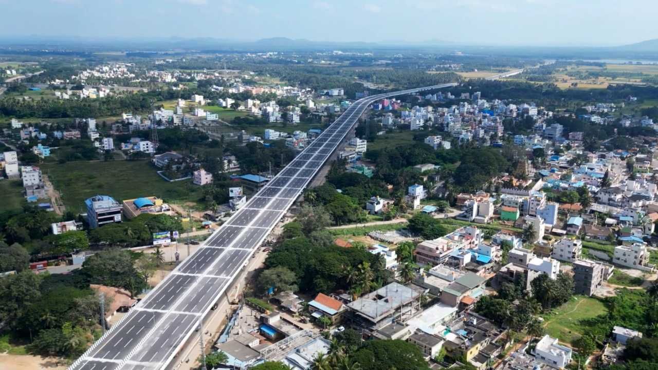 ಮಿನಿ ಬಸ್/ ಸಣ್ಣ ವಾಣಿಜ್ಯ ವಾಹನಗಳಿಗೆ 200 ರೂ. ಏಕಮುಖ ಸಂಚಾರಕ್ಕಾಗಿ ಶುಲ್ಕ ನಿಗದಿಯಾಗಿದ್ದು, 24 ಗಂಟೆಯೊಳಗೆ ರೀಟರ್ನ್ ಬರುವುದಾದರೆ 330 ರೂ. ಶುಲ್ಕ ಪಾವತಿಸಬೇಕು. ಇದರೊಂದಿಗೆ ತಿಂಗಳಪೂರ್ತಿಯಾಗಿ ಪ್ರಯಾಣಿಸುವ ಅವಶ್ಯವಿದ್ದಲ್ಲಿ  7,315 ರೂ. ಪಾವತಿಸಿ ತಿಂಗಳ ಪಾಸ್ ಖರೀದಿಸಬಹುದಾಗಿದ್ದು, ಇದರಲ್ಲಿ ಸ್ಥಳೀಯ ವಾಹನಗಳಿಗೆ 110 ರೂ. ನಿಗದಿ ಮಾಡಲಾಗಿದೆ.