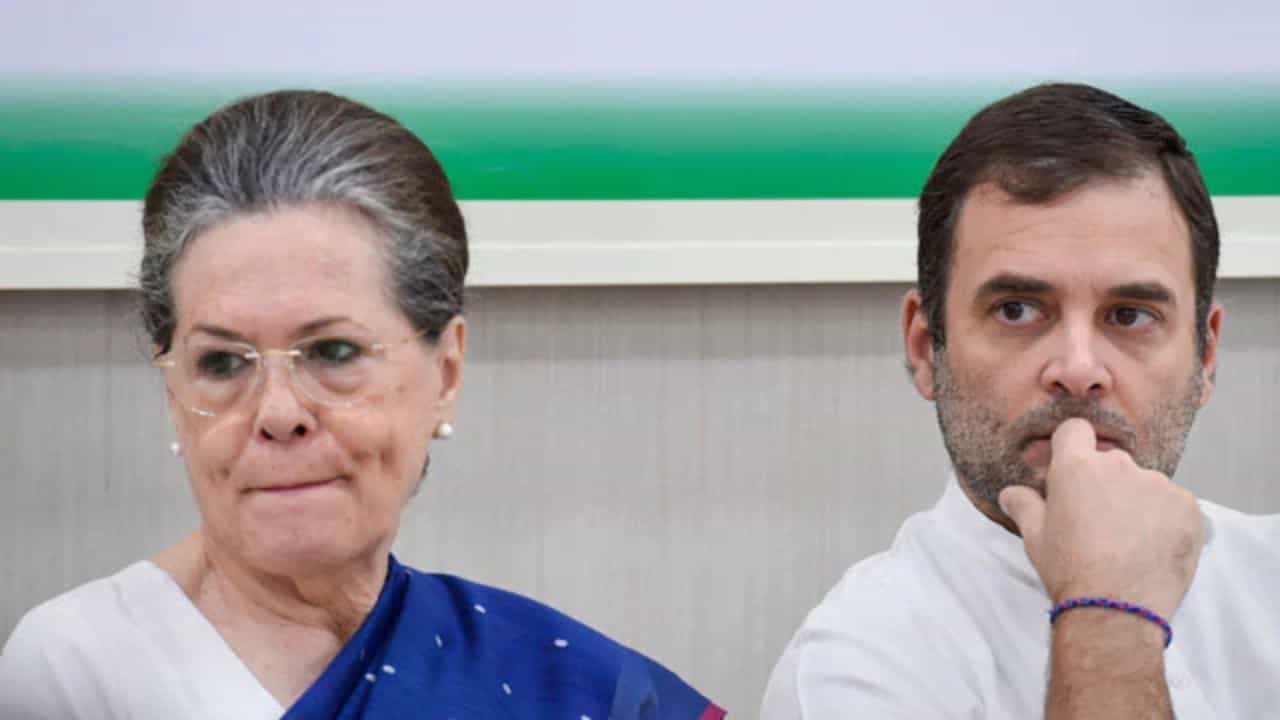 Congress Plenary Session: ಕಾಂಗ್ರೆಸ್ ಸಮೀಕ್ಷೆ ಸಭೆಗೆ ಗಾಂಧಿ ಕುಟುಂಬ ಗೈರು, ಖರ್ಗೆ ನಿರ್ಧಾರದ ಮೇಲೆ ನಮ್ಮ ಪ್ರಭಾವ ಬೀರಬಾರದು Congress Plenary Session: ಕಾಂಗ್ರೆಸ್ ಸಮೀಕ್ಷೆ ಸಭೆಗೆ ಗಾಂಧಿ ಕುಟುಂಬ ಗೈರು, ಖರ್ಗೆ ನಿರ್ಧಾರದ ಮೇಲೆ ನಮ್ಮ ಪ್ರಭಾವ ಬೀರಬಾರದು