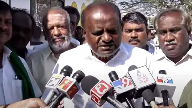 ರಮ್ಯಾ ನನಗೊಬ್ಬ ಸಹೋದರಿಯಂತೆ, ಅವರು ನನ್ನ ವಿರುದ್ಧ ಸ್ಪರ್ಧಿಸಬಯಸಿದರೆ ಬೇಡ ಅನ್ನೋಕ್ಕಾಗುತ್ತಾ? ಹೆಚ್ ಡಿ ಕುಮಾರಸ್ವಾಮಿ ರಮ್ಯಾ ನನಗೊಬ್ಬ ಸಹೋದರಿಯಂತೆ, ಅವರು ನನ್ನ ವಿರುದ್ಧ ಸ್ಪರ್ಧಿಸಬಯಸಿದರೆ ಬೇಡ ಅನ್ನೋಕ್ಕಾಗುತ್ತಾ? ಹೆಚ್ ಡಿ ಕುಮಾರಸ್ವಾಮಿ