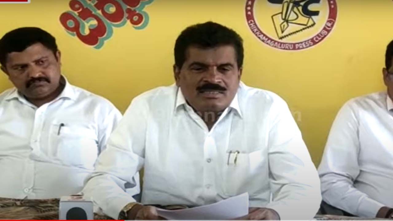 ಚಿಕ್ಕಮಗಳೂರು: ಡಿಕೆ ಶಿವಕುಮಾರ್ ಎದುರೇ ಅಸಮಾಧಾನ ಹೊರಹಾಕಿದ ಹೆಚ್ಡಿ ತಮ್ಮಯ್ಯ ಚಿಕ್ಕಮಗಳೂರು: ಡಿಕೆ ಶಿವಕುಮಾರ್ ಎದುರೇ ಅಸಮಾಧಾನ ಹೊರಹಾಕಿದ ಹೆಚ್ಡಿ ತಮ್ಮಯ್ಯ