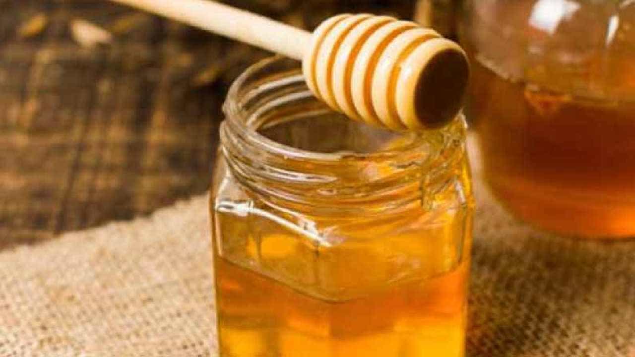 Honey For Weight Loss: ಈ ರೀತಿ ಜೇನುತುಪ್ಪವನ್ನು ಬಳಸಿ ತೂಕವನ್ನು ಕಡಿಮೆ ಮಾಡಿಕೊಳ್ಳಿ Honey For Weight Loss: ಈ ರೀತಿ ಜೇನುತುಪ್ಪವನ್ನು ಬಳಸಿ ತೂಕವನ್ನು ಕಡಿಮೆ ಮಾಡಿಕೊಳ್ಳಿ