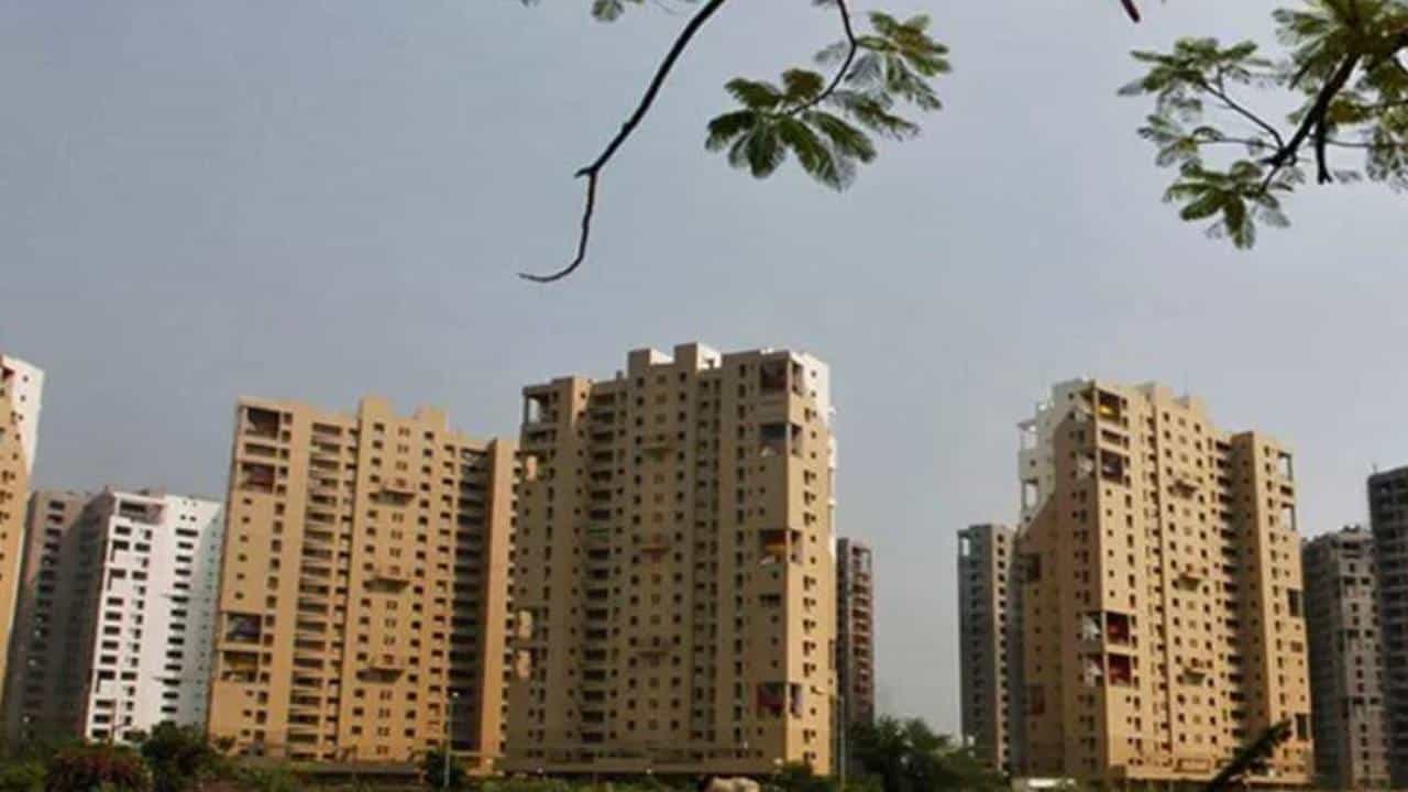 Housing Price: ಬೆಂಗಳೂರು ಸೇರಿ 8 ನಗರಗಳಲ್ಲಿ ಹೆಚ್ಚಾಗಿದೆ ವಸತಿ ದರ; ಇಲ್ಲಿದೆ ವಿವರ Housing Price: ಬೆಂಗಳೂರು ಸೇರಿ 8 ನಗರಗಳಲ್ಲಿ ಹೆಚ್ಚಾಗಿದೆ ವಸತಿ ದರ; ಇಲ್ಲಿದೆ ವಿವರ