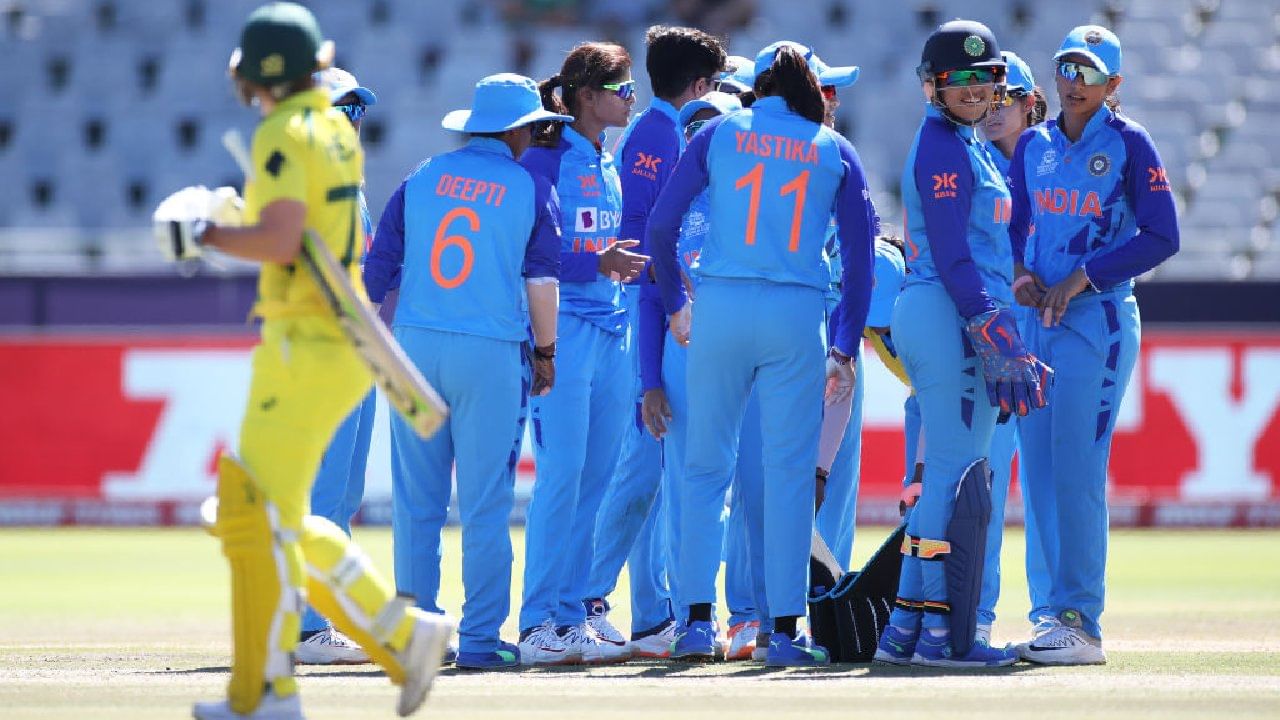  ICC Womens T20 World Cup 2023: ಸೌತ್ ಆಫ್ರಿಕಾದ ಕೇಪ್​ಟೌನ್​ನಲ್ಲಿ ನಡೆದ ಮಹಿಳಾ ಟಿ20 ವಿಶ್ವಕಪ್​ನ ಮೊದಲ ಸೆಮಿಫೈನಲ್​ ಪಂದ್ಯದಲ್ಲಿ ಭಾರತದ ವಿರುದ್ಧ ಆಸ್ಟ್ರೇಲಿಯಾ ತಂಡ 5 ರನ್​ಗಳ ರೋಚಕ ಜಯ ಸಾಧಿಸಿದೆ. ಈ ಗೆಲುವಿನೊಂದಿಗೆ ಆಸ್ಟ್ರೇಲಿಯಾ ತಂಡ ಮಹಿಳಾ ಟಿ20 ವಿಶ್ವಕಪ್​ ಫೈನಲ್​ಗೆ ಪ್ರವೇಶಿಸಿದೆ. 