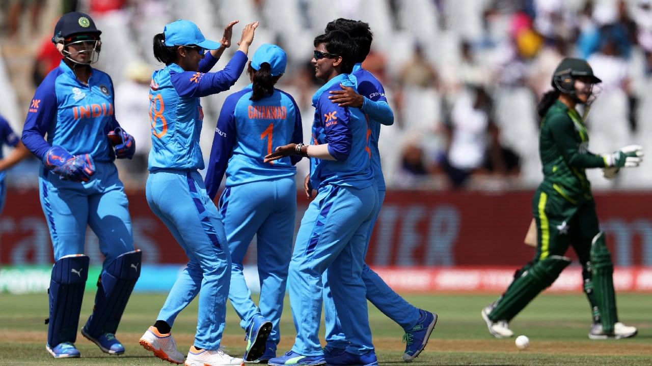 ICC Womens T20 World Cup 2023: ಐಸಿಸಿ ಮಹಿಳಾ ಟಿ20 ವಿಶ್ವಕಪ್​ನ ಮೊದಲ ಪಂದ್ಯದಲ್ಲಿ ಪಾಕಿಸ್ತಾನ್ ವಿರುದ್ಧ ಭಾರತ ತಂಡವು 7 ವಿಕೆಟ್​ಗಳ ಭರ್ಜರಿ ಜಯ ಸಾಧಿಸಿದೆ. ಈ ಪಂದ್ಯದಲ್ಲಿ ಟಾಸ್ ಗೆದ್ದ ಪಾಕಿಸ್ತಾನ್ ತಂಡವು ಮೊದಲು ಬ್ಯಾಟಿಂಗ್ ಆಯ್ದುಕೊಂಡಿತು.