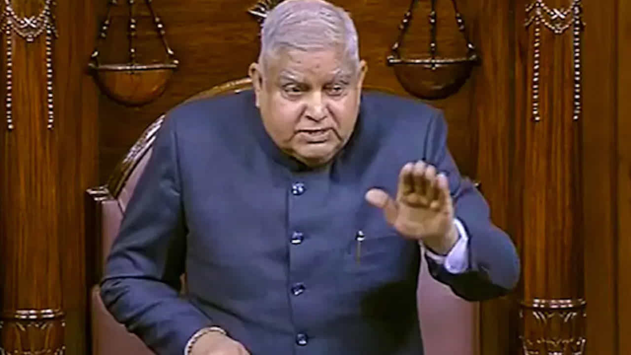 ವಿರೋಧ ಪಕ್ಷದ 12 ಸಂಸದರ ವಿರುದ್ಧ ವಿಶೇಷ ಹಕ್ಕು ಉಲ್ಲಂಘನೆ ನೋಟಿಸ್ಗೆ ಜಗದೀಪ್ ಧನ್ಖರ್ ಒತ್ತಾಯ ವಿರೋಧ ಪಕ್ಷದ 12 ಸಂಸದರ ವಿರುದ್ಧ ವಿಶೇಷ ಹಕ್ಕು ಉಲ್ಲಂಘನೆ ನೋಟಿಸ್ಗೆ ಜಗದೀಪ್ ಧನ್ಖರ್ ಒತ್ತಾಯ