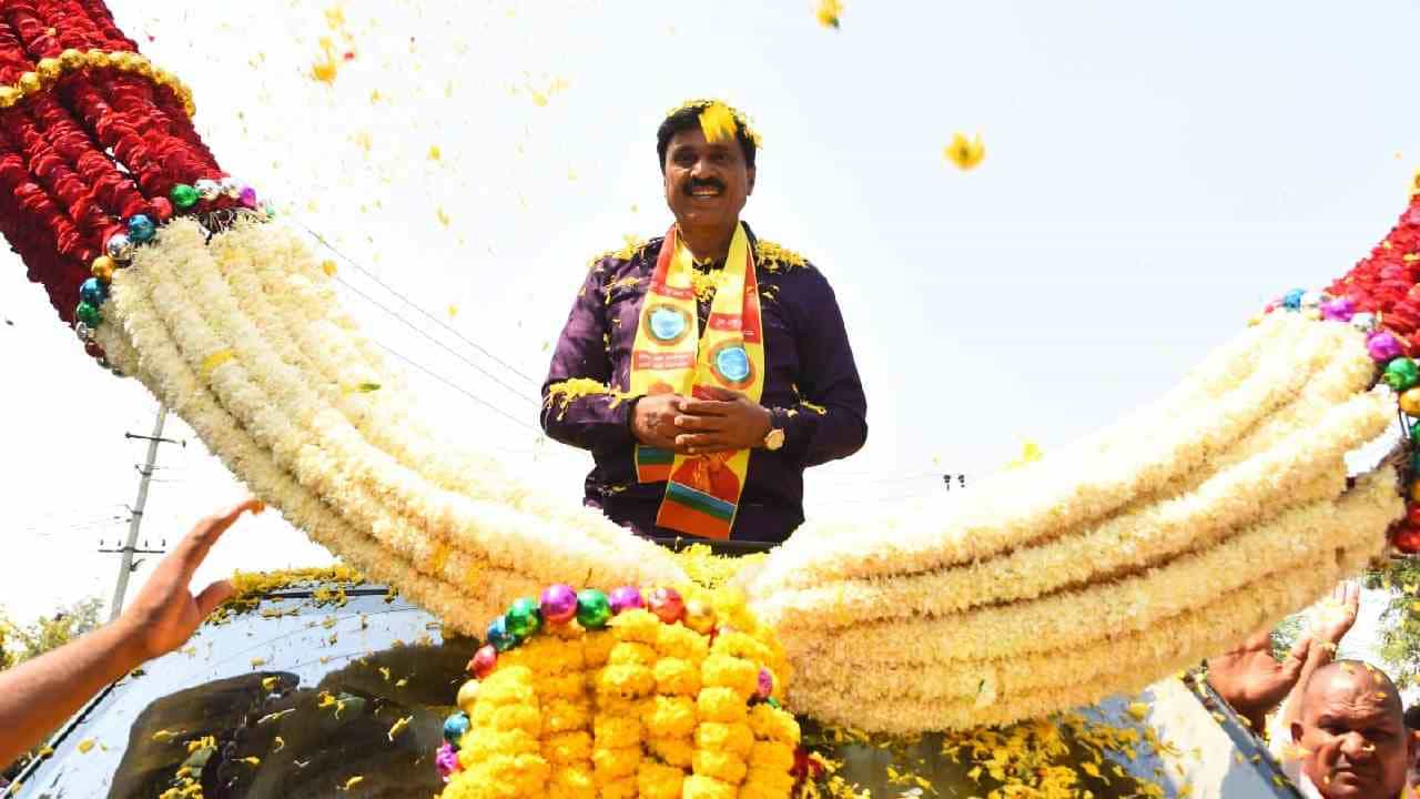 Janardhana Reddy Manifesto : ಜನಾರ್ದನ ರೆಡ್ಡಿ ಪಕ್ಷದ ಪ್ರಣಾಳಿಕೆ ಬಿಡುಗಡೆ, ರೈತರಿಗೆ ಮೊದಲ ಆದ್ಯತೆ Janardhana Reddy Manifesto : ಜನಾರ್ದನ ರೆಡ್ಡಿ ಪಕ್ಷದ ಪ್ರಣಾಳಿಕೆ ಬಿಡುಗಡೆ, ರೈತರಿಗೆ ಮೊದಲ ಆದ್ಯತೆ