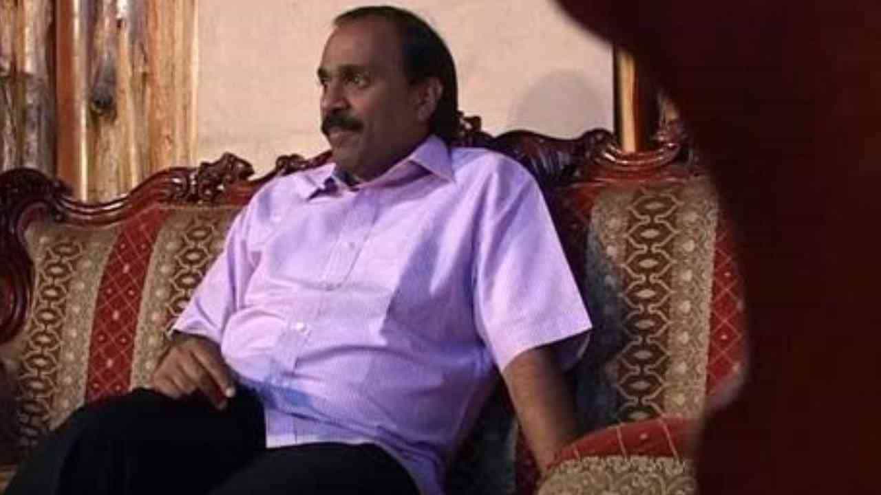 Bellary Politics: ಮುಸ್ಲಿಂ ಸಮುದಾಯದ ಮುಖಂಡರ ಜೊತೆ ಜನಾರ್ದನ ರೆಡ್ಡಿ ಪತ್ನಿ ಸಭೆ: ಕೈ-ಕಮಲದಲ್ಲಿ ಆತಂಕ ಶುರು Bellary Politics: ಮುಸ್ಲಿಂ ಸಮುದಾಯದ ಮುಖಂಡರ ಜೊತೆ ಜನಾರ್ದನ ರೆಡ್ಡಿ ಪತ್ನಿ ಸಭೆ: ಕೈ-ಕಮಲದಲ್ಲಿ ಆತಂಕ ಶುರು