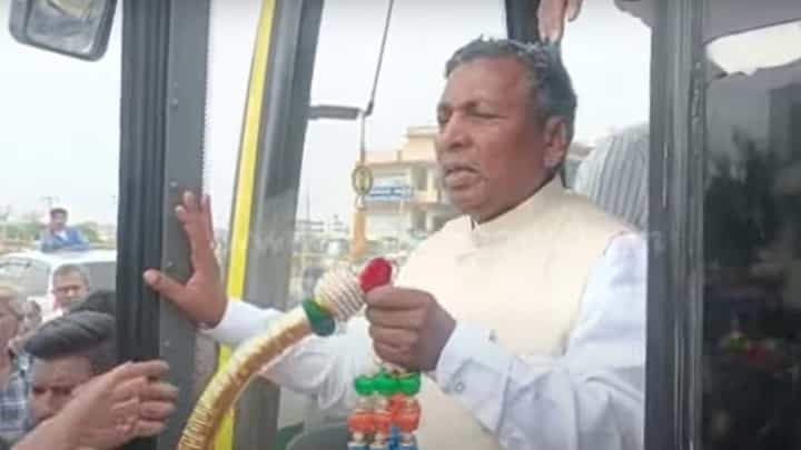 Assembly Polls: ಕೋಲಾರ ಜಿಲ್ಲೆ ಕಾಂಗ್ರೆಸ್ ಶಿಬಿರದಲ್ಲಿ ತಳಮಳ, ಕೆಹೆಚ್ ಮುನಿಯಪ್ಪ ಬೆಂಬಲಿಗರ ಬಹಿರಂಗ ಬಂಡಾಯ Assembly Polls: ಕೋಲಾರ ಜಿಲ್ಲೆ ಕಾಂಗ್ರೆಸ್ ಶಿಬಿರದಲ್ಲಿ ತಳಮಳ, ಕೆಹೆಚ್ ಮುನಿಯಪ್ಪ ಬೆಂಬಲಿಗರ ಬಹಿರಂಗ ಬಂಡಾಯ