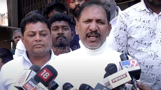 KGF Babu Vs RV Devraj: ದೇವರಾಜ್ ಪುತ್ರ ಯುವರಾಜ್ನಿಂದ ಕೊಲೆ ಬೆದರಿಕೆ ಆರೋಪಿಸಿ ಪೊಲೀಸರಿಗೆ ದೂರು ಸಲ್ಲಿಸಿದ ಬಾಬು KGF Babu Vs RV Devraj: ದೇವರಾಜ್ ಪುತ್ರ ಯುವರಾಜ್ನಿಂದ ಕೊಲೆ ಬೆದರಿಕೆ ಆರೋಪಿಸಿ ಪೊಲೀಸರಿಗೆ ದೂರು ಸಲ್ಲಿಸಿದ ಬಾಬು