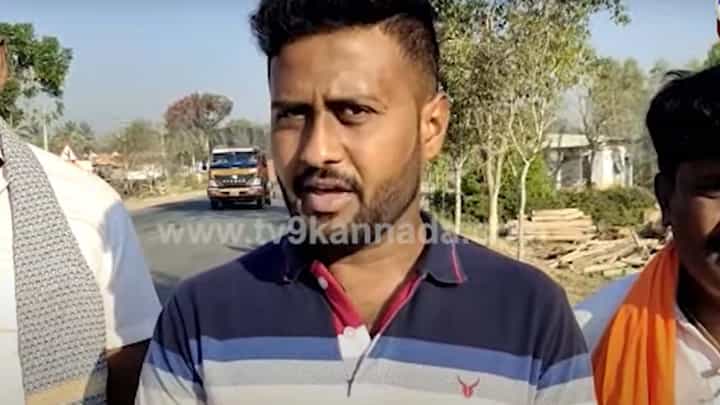 Mandya: ಮೂವತ್ತಾದರೂ ಬ್ರಹ್ಮಚಾರಿಗಳಾಗುಳಿದಿರುವ ಕೆಎಂ ದೊಡ್ಡಿ ಯುವಕರು ಮಹದೇಶ್ವರ ಮಾದಪ್ಪನಿಗೆ ಹರಕೆ ಸಲ್ಲಿಸಲು ಪಾದಯಾತ್ರೆ ಹೊರಟರು! Mandya: ಮೂವತ್ತಾದರೂ ಬ್ರಹ್ಮಚಾರಿಗಳಾಗುಳಿದಿರುವ ಕೆಎಂ ದೊಡ್ಡಿ ಯುವಕರು ಮಹದೇಶ್ವರ ಮಾದಪ್ಪನಿಗೆ ಹರಕೆ ಸಲ್ಲಿಸಲು ಪಾದಯಾತ್ರೆ ಹೊರಟರು!