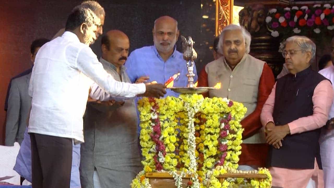 ಬನವಾಸಿಯ ಕದಂಬರು ಇಲ್ಲದೆ ಕರ್ನಾಟಕದ ಇತಿಹಾಸ ಪೂರ್ಣ ಆಗುವುದಿಲ್ಲ; ಸಿಎಂ ಬೊಮ್ಮಾಯಿ ಬನವಾಸಿಯ ಕದಂಬರು ಇಲ್ಲದೆ ಕರ್ನಾಟಕದ ಇತಿಹಾಸ ಪೂರ್ಣ ಆಗುವುದಿಲ್ಲ; ಸಿಎಂ ಬೊಮ್ಮಾಯಿ
