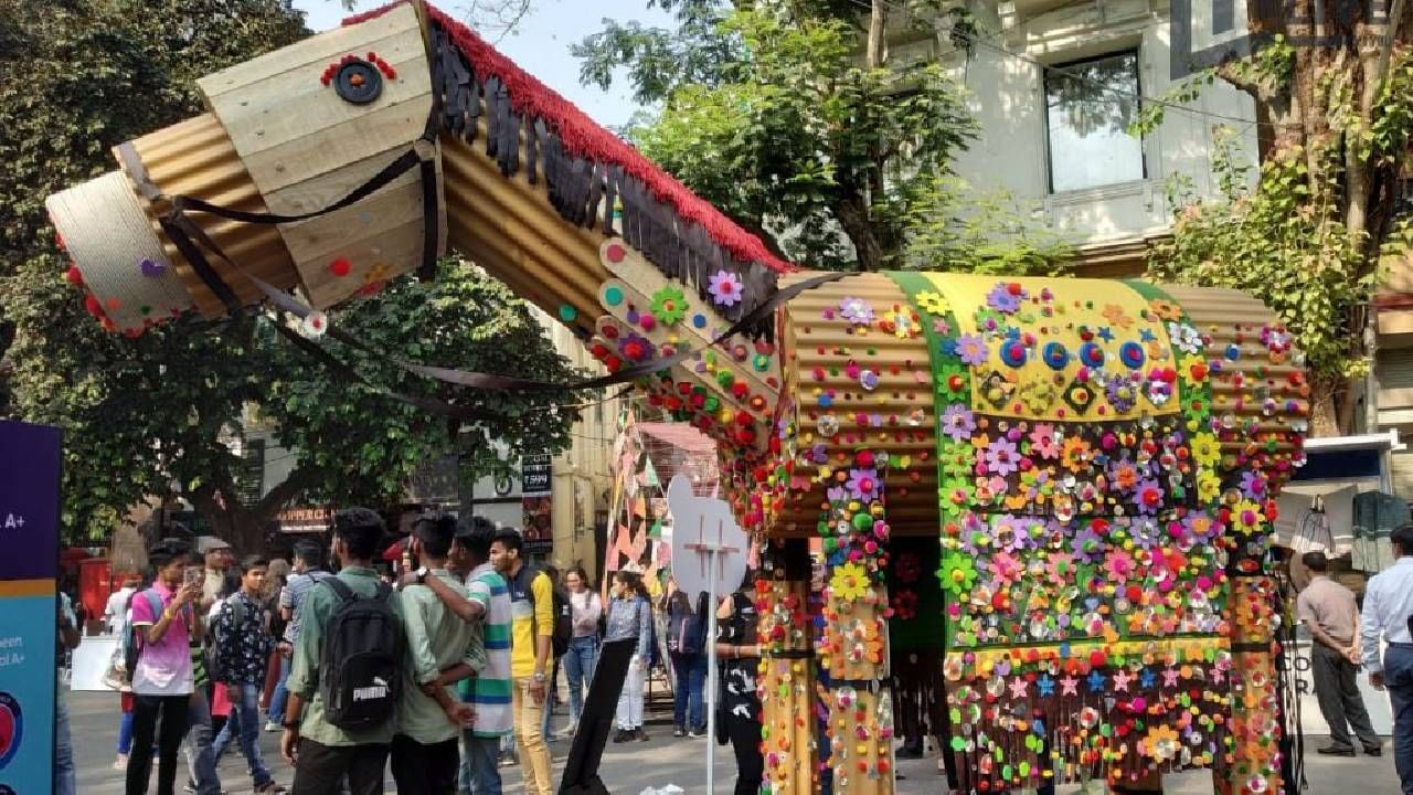 ಕಲಾ ಘೋಡಾ ಕಲಾ ಉತ್ಸವ: ಮುಂಬೈನ ಅತ್ಯಂತ ಜನಪ್ರಿಯ ಕಲಾ ಉತ್ಸವಗಳಲ್ಲಿ ಒಂದಾದ ಕಾಲಾ ಘೋಡಾ ಆರ್ಟ್ಸ್ ಫೆಸ್ಟಿವಲ್ 2023 ರ ಫೆಬ್ರವರಿ 4 ರಿಂದ 12 ರವರೆಗೆ ಮುಂಬೈನ ಉಬರ್-ಚಿಕ್ 'ಸೋಬೊ' ಪ್ರದೇಶದಲ್ಲಿ ಅಥವಾ ದಕ್ಷಿಣ ಬಾಂಬೆ ಪ್ರದೇಶದಲ್ಲಿ ಆಯೋಜಿಸಲಾಗಿದೆ. ಉತ್ಸವವು ನೃತ್ಯ, ಸಂಗೀತ, ದೃಶ್ಯ ಕಲೆಗಳು, ರಂಗಭೂಮಿ, ಸಾಹಿತ್ಯ, ಆಹಾರ, ಸಿನಿಮಾ, ಸ್ಟ್ಯಾಂಡ್-ಅಪ್ ಕಾಮಿಡಿ, ಮತ್ತು ಹಲವಾರು ಕಾರ್ಯಾಗಾರಗಳೊಂದಿಗೆ ಹಲವಾರು ಲಂಬಸಾಲುಗಳಲ್ಲಿ ಸಾಂಸ್ಕೃತಿಕ ಕಾರ್ಯಕ್ರಮಗಳನ್ನು ಆಯೋಜಿಸುತ್ತದೆ. 