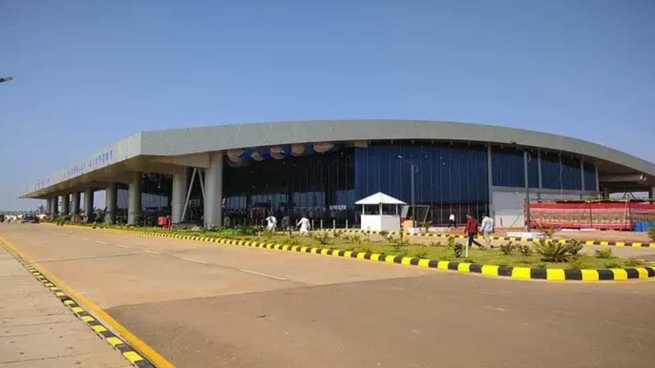 Karnataka Airports: ಮೋದಿ ಉದ್ಘಾಟಿಸಿದ ಶಿವಮೊಗ್ಗ ವಿಮಾನ ನಿಲ್ದಾಣ ಸೇರಿದಂತೆ ರಾಜ್ಯದಲ್ಲಿ ಎಷ್ಟು ಏರ್ಪೋರ್ಟ್ಗಳಿವೆ? ಇಲ್ಲಿದೆ ವಿವರ Karnataka Airports: ಮೋದಿ ಉದ್ಘಾಟಿಸಿದ ಶಿವಮೊಗ್ಗ ವಿಮಾನ ನಿಲ್ದಾಣ ಸೇರಿದಂತೆ ರಾಜ್ಯದಲ್ಲಿ ಎಷ್ಟು ಏರ್ಪೋರ್ಟ್ಗಳಿವೆ? ಇಲ್ಲಿದೆ ವಿವರ