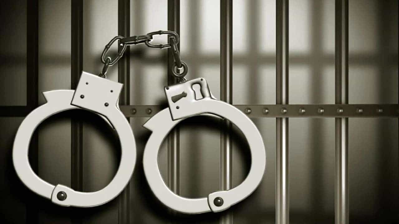 Karwar Murder: ಒಂದೇ ಕುಟುಂಬದ ನಾಲ್ವರ ಬರ್ಬರ ಹತ್ಯೆ ಪ್ರಕರಣ: ಇಬ್ಬರು ವಶಕ್ಕೆ Karwar Murder: ಒಂದೇ ಕುಟುಂಬದ ನಾಲ್ವರ ಬರ್ಬರ ಹತ್ಯೆ ಪ್ರಕರಣ: ಇಬ್ಬರು ವಶಕ್ಕೆ