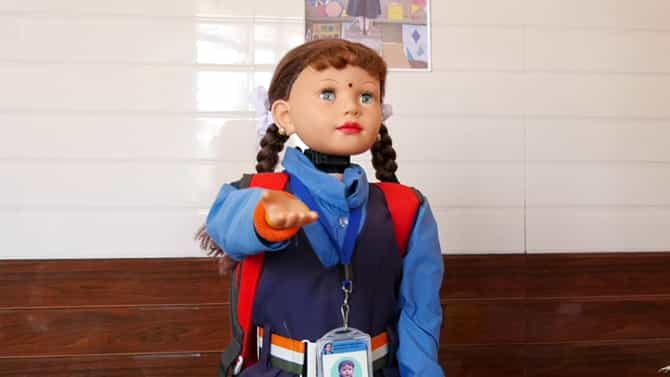 Sirsi toy teacher: ಇವಳು ಮುದ್ದಾದ ಯುಕೆಜಿ ಕ್ಲಾಸ್ ಹುಡುಗಿ ಅಲ್ಲ! ಮಕ್ಕಳಿಗೆ ಪಾಠ ಮಾಡುತ್ತಿರುವ ಪೋರಿ, ಸಖತ್ ಟ್ಯಾಲೆಂಟೆಂಡ್!