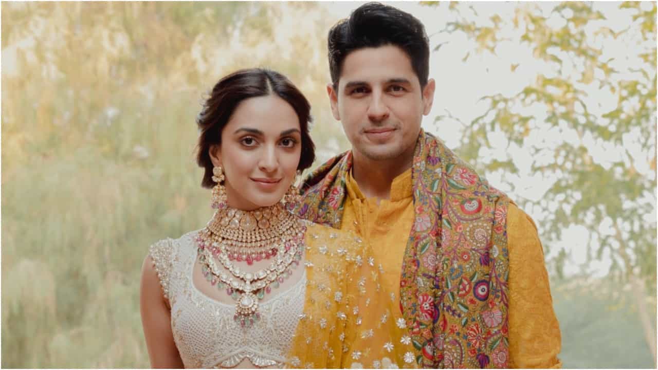 Sidharth Malhotra: ಕಿಯಾರಾ-ಸಿದ್ದಾರ್ಥ್ ಜೊತೆ ದೊಡ್ಡ ಡೀಲ್ ಮಾಡಿದ ಕರಣ್ ಜೋಹರ್; ಬರಲಿದೆ ಮೂರು ಸಿನಿಮಾ? Sidharth Malhotra: ಕಿಯಾರಾ-ಸಿದ್ದಾರ್ಥ್ ಜೊತೆ ದೊಡ್ಡ ಡೀಲ್ ಮಾಡಿದ ಕರಣ್ ಜೋಹರ್; ಬರಲಿದೆ ಮೂರು ಸಿನಿಮಾ?