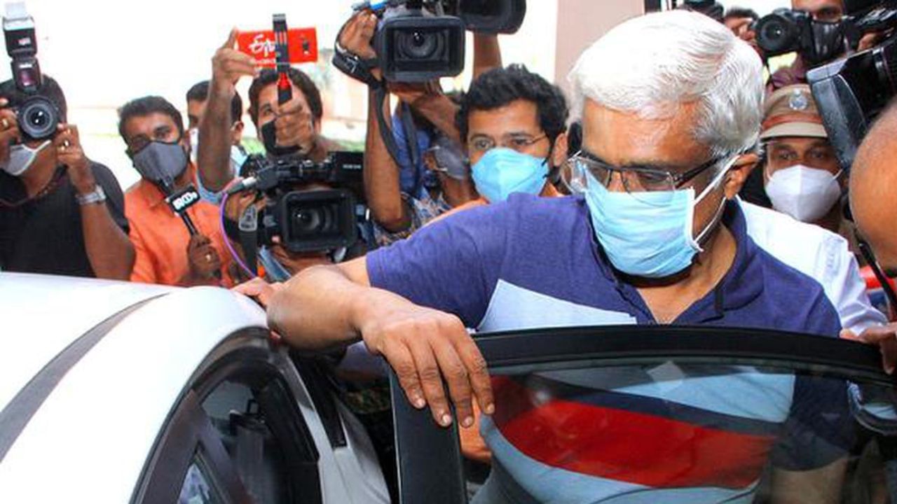 LIFE Mission Case: ಕೇರಳ ಮುಖ್ಯಮಂತ್ರಿಯ ಮಾಜಿ ಪ್ರಧಾನ ಕಾರ್ಯದರ್ಶಿ ಎಂ ಶಿವಶಂಕರ್ ಬಂಧನ LIFE Mission Case: ಕೇರಳ ಮುಖ್ಯಮಂತ್ರಿಯ ಮಾಜಿ ಪ್ರಧಾನ ಕಾರ್ಯದರ್ಶಿ ಎಂ ಶಿವಶಂಕರ್ ಬಂಧನ