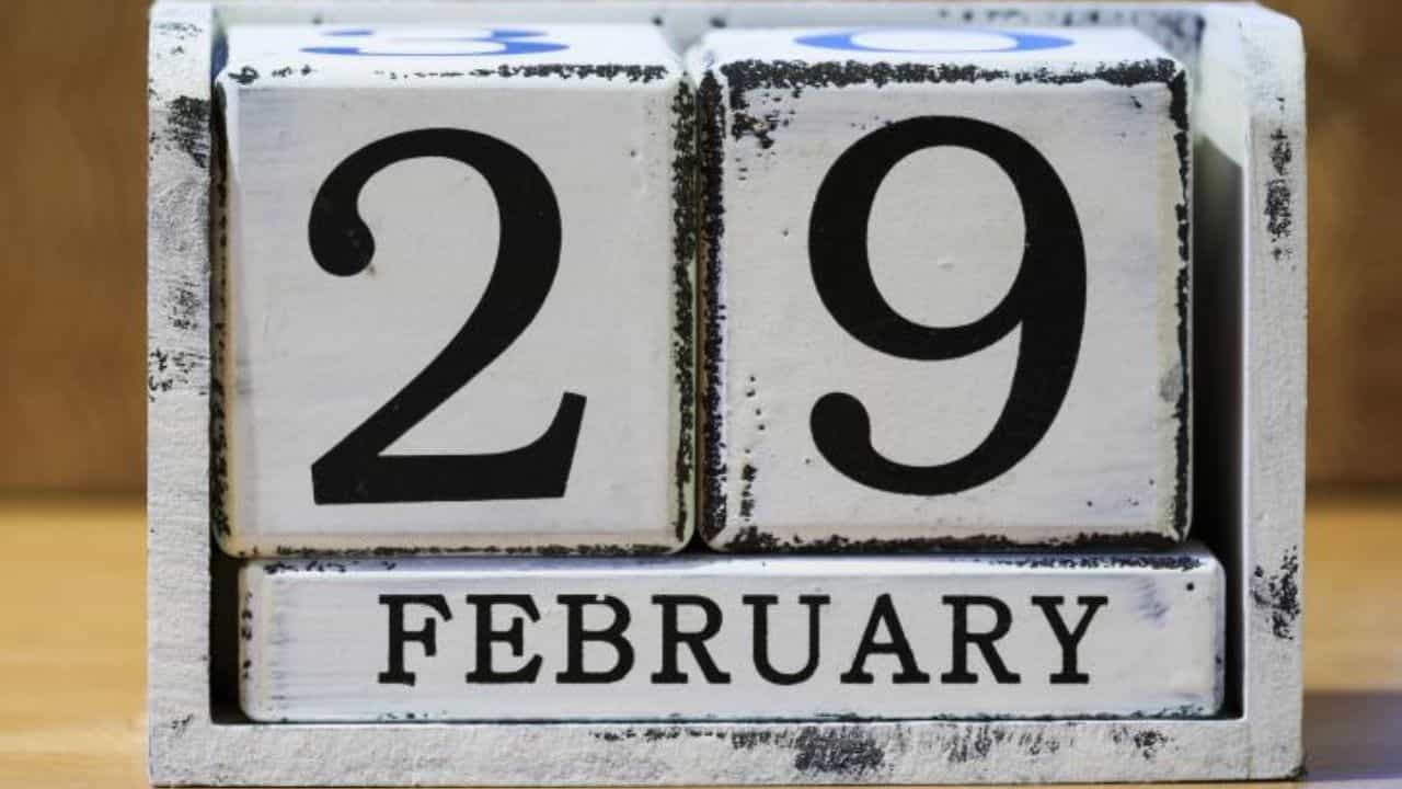 Leap Day: ಫೆಬ್ರವರಿಯ ಅಧಿಕ ದಿನದಂದು ಜನಿಸಿದರೆ ಏನಾಗುತ್ತದೆ? ಫೆಬ್ರವರಿ 29 ಎಷ್ಟು ವರ್ಷಕ್ಕೊಮ್ಮೆ ಬರುತ್ತದೆ? ಈ ದಿನ ಹುಟ್ಟುವುದು ಅದೃಷ್ಟವೇ? Leap Day: ಫೆಬ್ರವರಿಯ ಅಧಿಕ ದಿನದಂದು ಜನಿಸಿದರೆ ಏನಾಗುತ್ತದೆ? ಫೆಬ್ರವರಿ 29 ಎಷ್ಟು ವರ್ಷಕ್ಕೊಮ್ಮೆ ಬರುತ್ತದೆ? ಈ ದಿನ ಹುಟ್ಟುವುದು ಅದೃಷ್ಟವೇ?