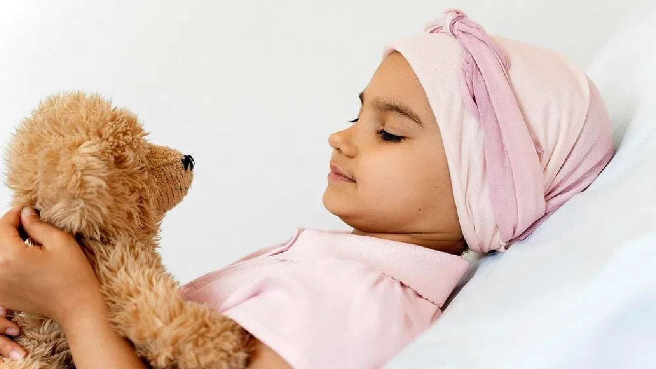 Leukemia In Children: ಈ ಲಕ್ಷಣ ಮಕ್ಕಳಲ್ಲಿ ಕಂಡುಬರುತ್ತಿದ್ದರೆ ನಿರ್ಲಕ್ಷ್ಯ ಬೇಡ, ರಕ್ತದ ಕ್ಯಾನ್ಸರ್ ಆಗಿರಬಹುದು! Leukemia In Children: ಈ ಲಕ್ಷಣ ಮಕ್ಕಳಲ್ಲಿ ಕಂಡುಬರುತ್ತಿದ್ದರೆ ನಿರ್ಲಕ್ಷ್ಯ ಬೇಡ, ರಕ್ತದ ಕ್ಯಾನ್ಸರ್ ಆಗಿರಬಹುದು!