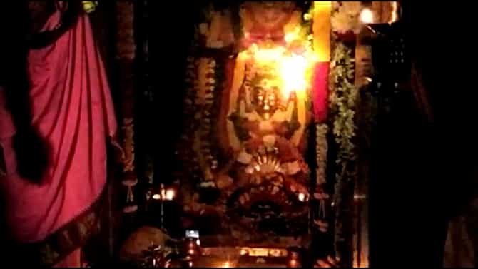 ಮಂಡ್ಯ: ಶಿವರಾತ್ರಿಯ ಮರುದಿನ ಪಂಚಲಿಂಗೇಶ್ವರ ದೇಗುಲದ ಶಿವಲಿಂಗಕ್ಕೆ ಸೂರ್ಯನ ಪ್ರಥಮ ರಶ್ಮಿ ಸ್ಪರ್ಶ