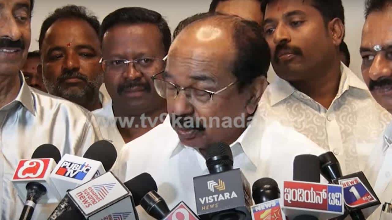 Dissent in KPCC | ಜಿ ಪರಮೇಶ್ವರ್ ಬೇಜಾರೇನೂ ಮಾಡಿಕೊಂಡಿಲ್ಲ ಪಕ್ಷದಲ್ಲಿ ಎಲ್ಲವೂ ಸರಿಯಾಗಿದೆ: ಎಂ ವೀರಪ್ಪ ಮೊಯ್ಲಿ Dissent in KPCC | ಜಿ ಪರಮೇಶ್ವರ್ ಬೇಜಾರೇನೂ ಮಾಡಿಕೊಂಡಿಲ್ಲ ಪಕ್ಷದಲ್ಲಿ ಎಲ್ಲವೂ ಸರಿಯಾಗಿದೆ: ಎಂ ವೀರಪ್ಪ ಮೊಯ್ಲಿ