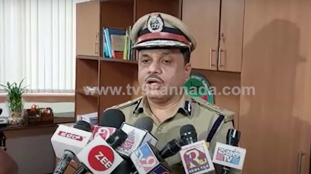 ಸಂಚಾರ ನಿಯಮ ಉಲ್ಲಂಘಿಸಿದ ದಂಡಗಳ ಅರ್ಧದಷ್ಟು ಮಾತ್ರ ಪಾವತಿಸಿ ಬಾಕಿ ಚುಕ್ತಾ ಮಾಡಿಕೊಳ್ಳಲು ಅವಕಾಶ ನೀಡಿದ ಸಂಚಾರಿ ಪೊಲೀಸ್ ಇಲಾಖೆ ಸಂಚಾರ ನಿಯಮ ಉಲ್ಲಂಘಿಸಿದ ದಂಡಗಳ ಅರ್ಧದಷ್ಟು ಮಾತ್ರ ಪಾವತಿಸಿ ಬಾಕಿ ಚುಕ್ತಾ ಮಾಡಿಕೊಳ್ಳಲು ಅವಕಾಶ ನೀಡಿದ ಸಂಚಾರಿ ಪೊಲೀಸ್ ಇಲಾಖೆ